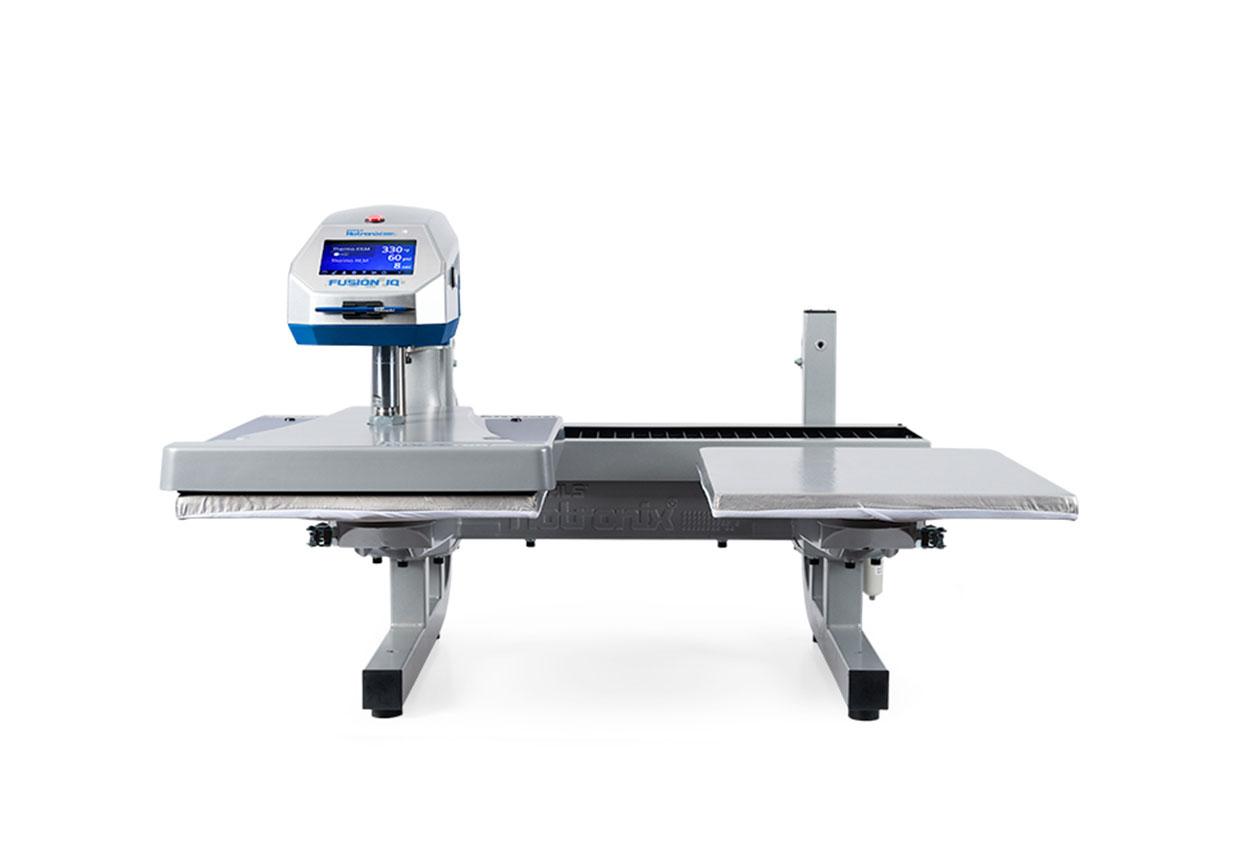 STAHLS Hotronix Dual Air Fusion IQ heat press, vooraanzicht met beide onderplaten